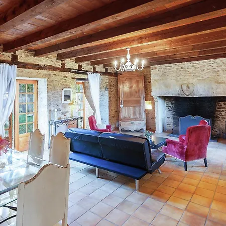 Дом отдыха Forest Hideaway In Saint-caprais Saint-Caprais (Lot)