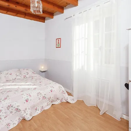 Forest Hideaway In Saint-caprais *