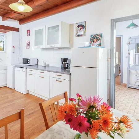 Forest Hideaway In Saint-caprais