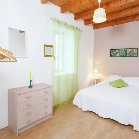 Forest Hideaway In Saint-caprais *