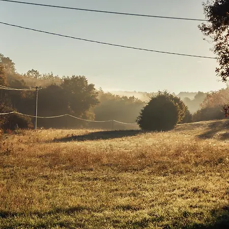 Forest Hideaway In Saint-caprais Prázdninový dům *