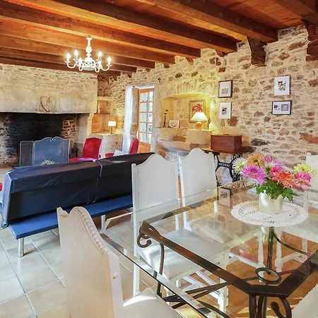 Forest Hideaway In Saint-caprais