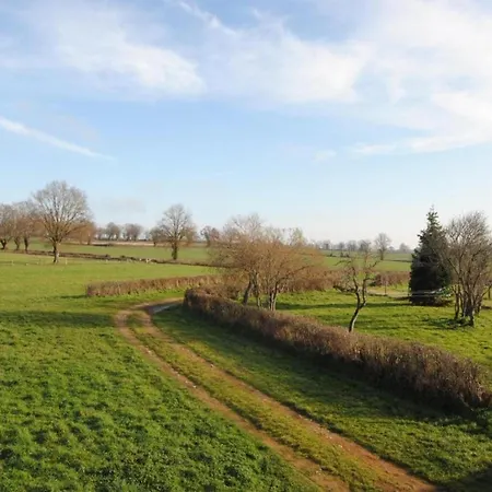 Forest Hideaway In Saint-caprais Prázdninový dům
