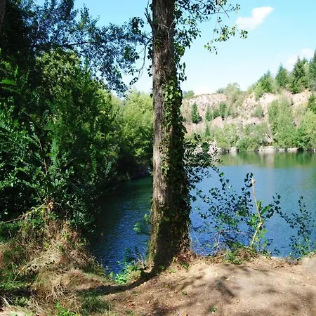 Forest Hideaway In Saint-caprais Prázdninový dům *