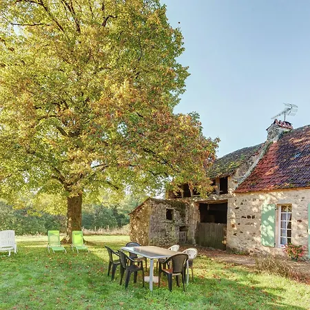 Forest Hideaway In Saint-caprais * Saint-Caprais (Lot)