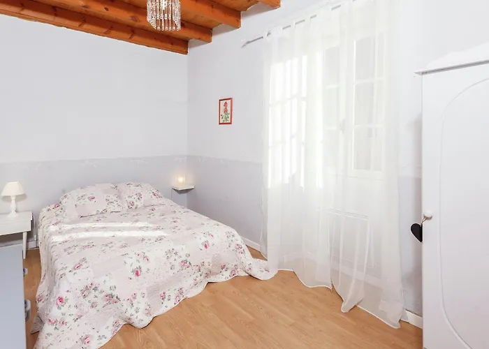 Forest Hideaway In Saint-caprais *