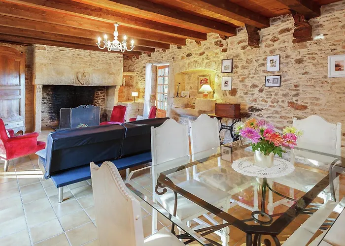 Forest Hideaway In Saint-caprais