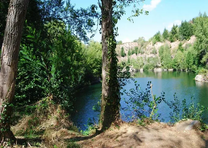 Forest Hideaway In Saint-caprais بيت للعطل *