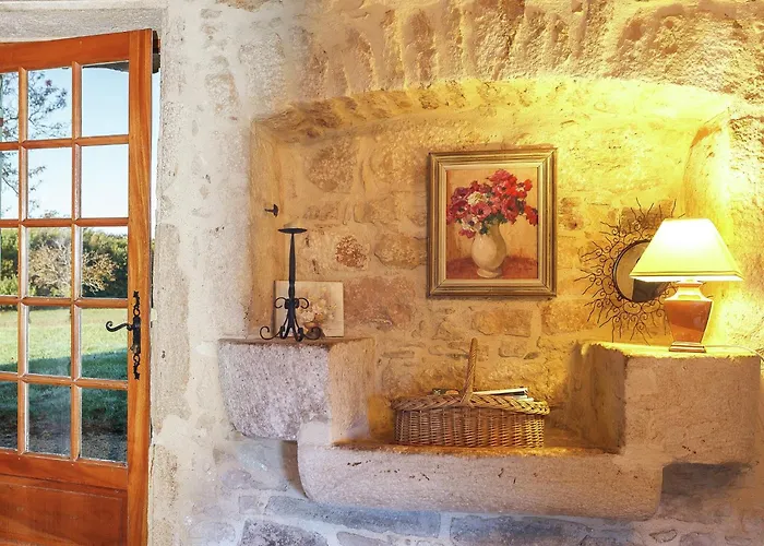 Forest Hideaway In Saint-caprais بيت للعطل